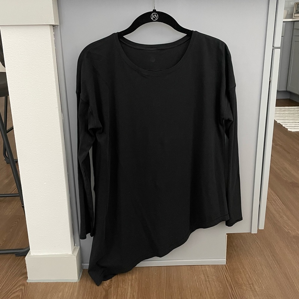 🍋 Gently used lululemon!! 🍋 Long sleeve asymmetrical tie shirt sz: 4